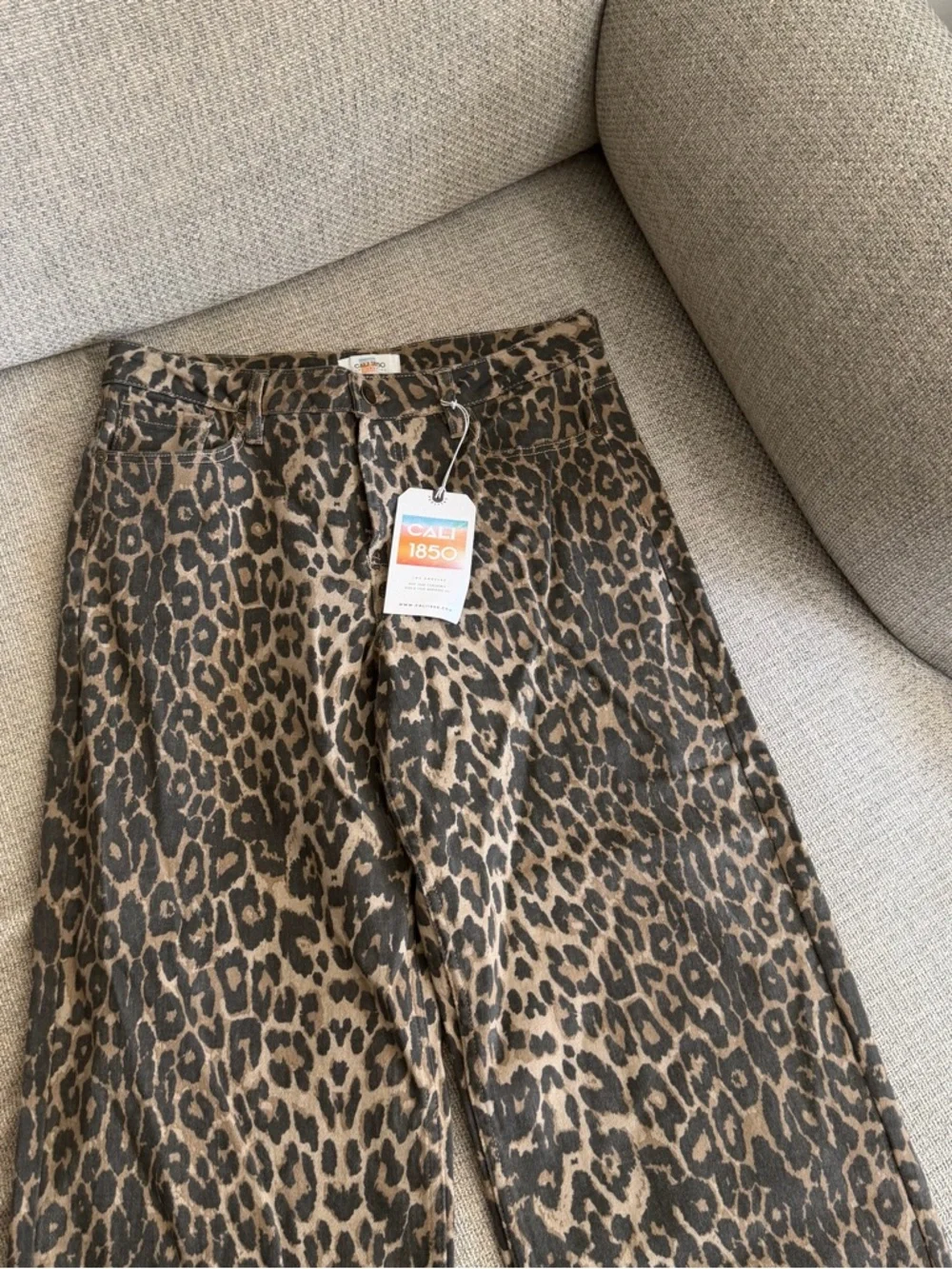 NWT Cheetah Print Wide Leg Jeans - Picture 3 of 9